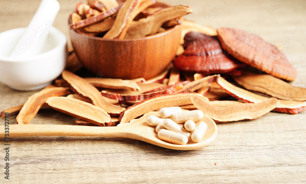 Fototapeta premium Lingzhi or Reishi mushroom with capsules, organic natural healthy food.