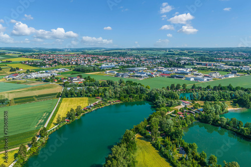 Fototapeta Naklejka Na Ścianę i Meble -  Das Naherholungsgebiet Baggersee an der Donau in Donauwörth im Luftbild