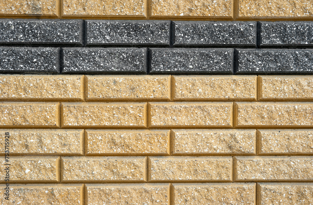 Obraz premium A fragment of stucco, which is made of yellow and black bricks