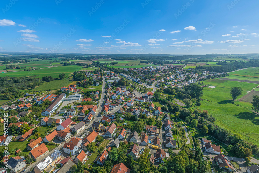 Burgheim im Donautal westlich von Neuburg im Luftbild