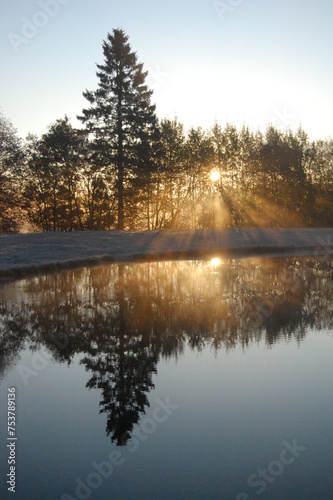 Fototapeta Naklejka Na Ścianę i Meble -  Sunrise on the lake