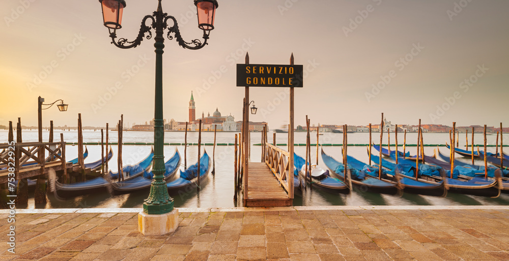 Italien, Venetien, Venedig, Markusplatz, Gondeln, San Giorio Maggiore, Lagune - obrazy, fototapety, plakaty 