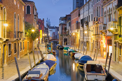 Italien, Venetien, Venedig, Dorsoduro, Rio di San Barnaba, Boote, Angelo Raffaele photo