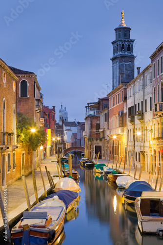 Italien, Venetien, Venedig, Dorsoduro, Rio di San Barnaba, Santa Maria dei Carmini photo