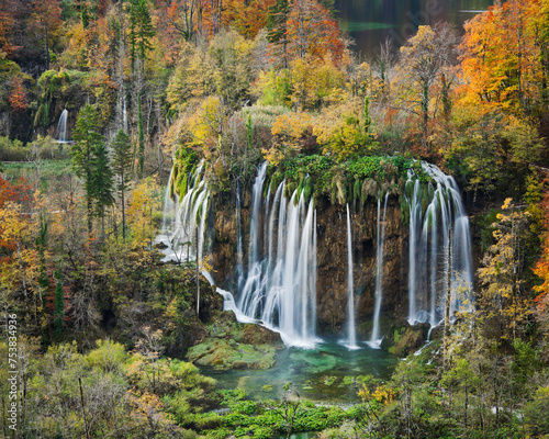 Kroatien, Nationalpark Plitvice Seen, Wasserfall, Wald