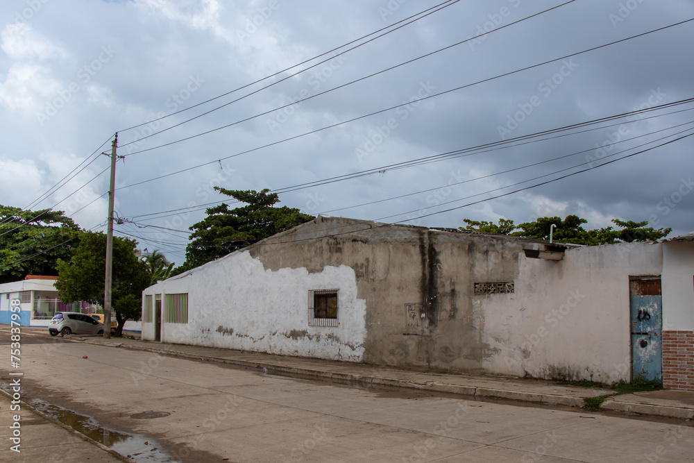 old house in poor condition in a depressing landscape