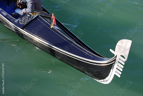 Valokuva gondola  the traditional Venetian boat for transporting tourists on the Grand Ca