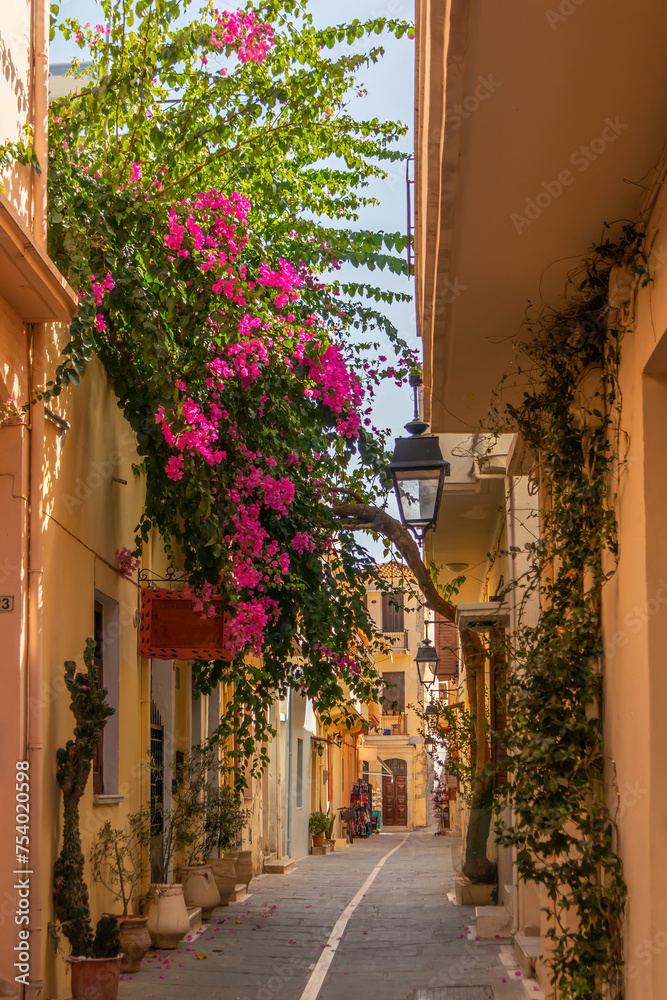 Naklejka premium Narrow sreet in old Rethymnon