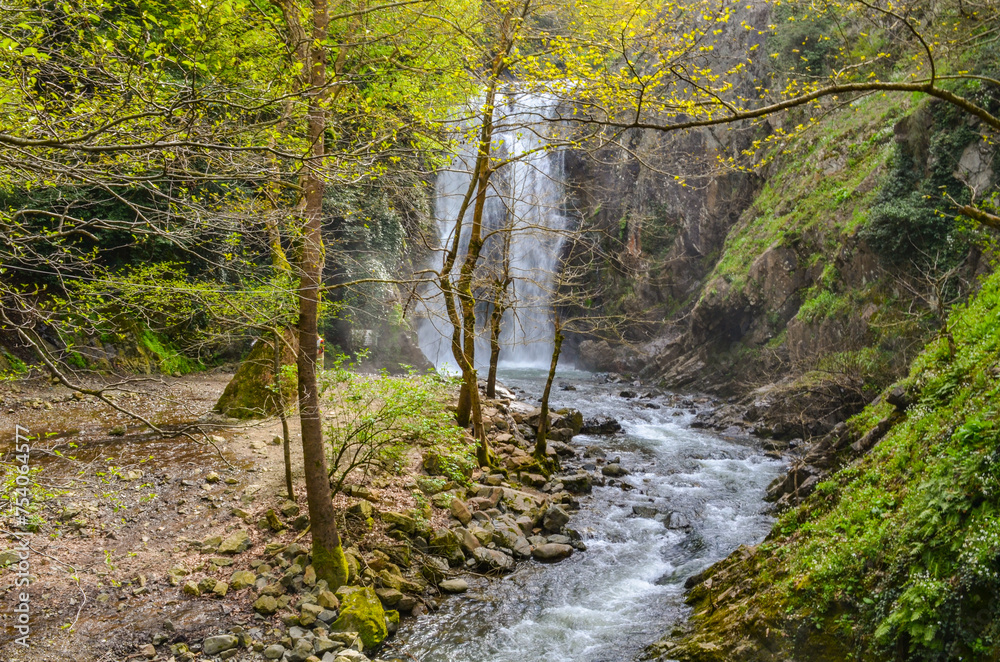 Sudushen Waterfall near Termal in spring (Yalova, Turkey) Sudushen Waterfall near Termal in spring (Yalova, Turkey)