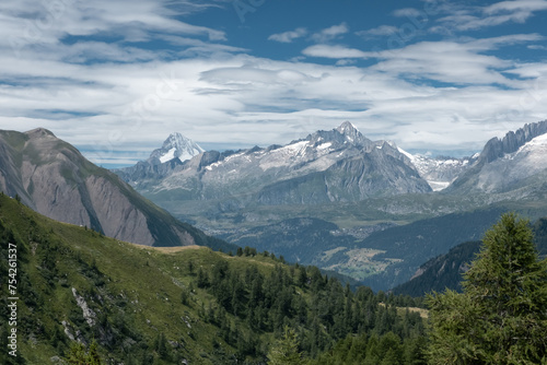 Breathtaking landscape you can enjoy when exploring the mountains © Galdric