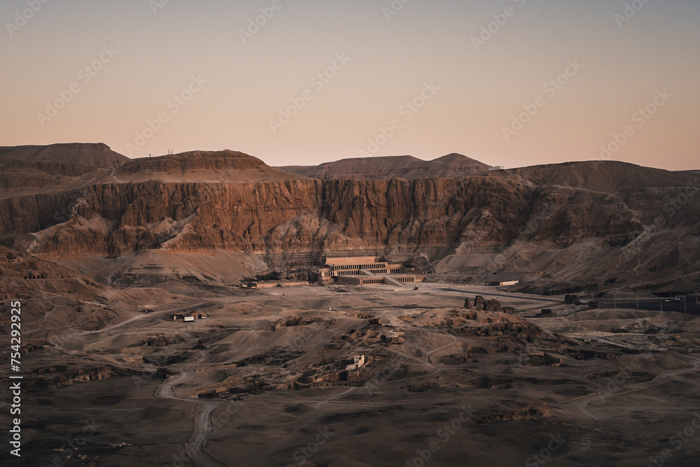 Φωτογραφία Aerial view of the Mortuary temple of Hatshepsut near to Luxor, Egypt