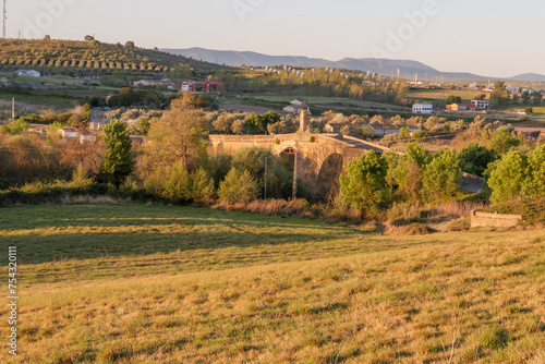 Fotografía Puente de Manrique de Lara Brücke bei Galisteo am Fluss Jerte,1546 vom Grafen von Osorno erbaut