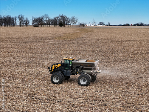 Εκτύπωση καμβά Self propelled spreader applying fertilizer to a field before tilling with farm