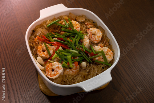 Baked shrimp with rice noodles
