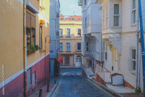 narrow street © Raw2Cut