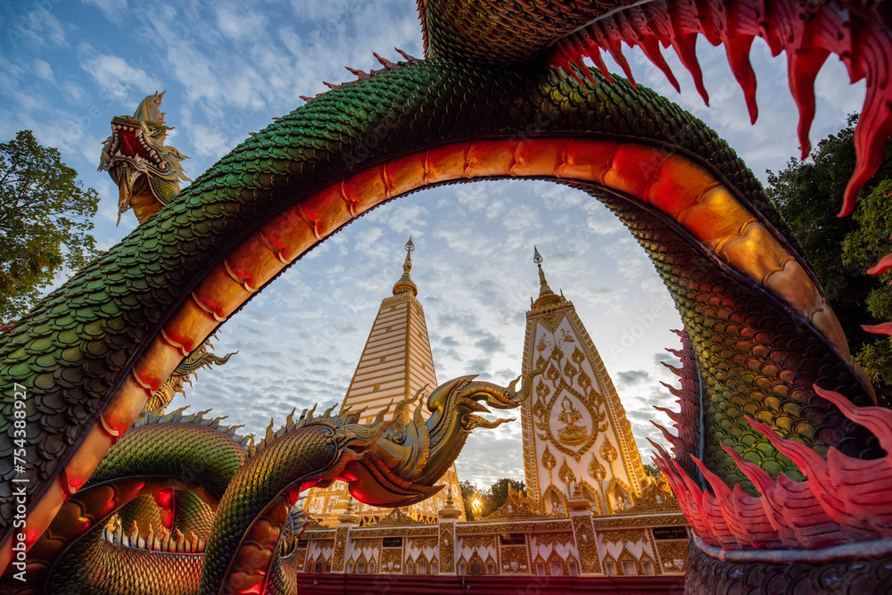 Fototapeta premium THAILAND UBON RATCHATHANI WAT PHRA THAT NONG BUA