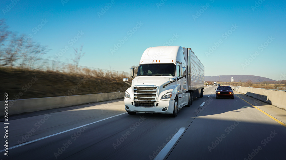 Big white 18 wheeler semi truck on the highway - obrazy, fototapety, plakaty 