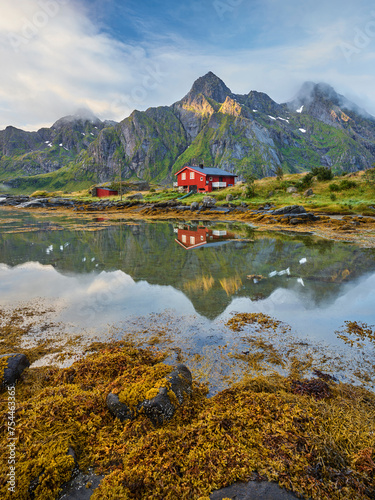 rotes Haus, Himmeltindan, Maervoll, Vestvagoya, Lofoten, Nordland, Norwegen photo