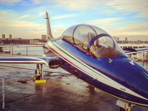 Foto Avion de guerra en en Museo Intrepid en EEUU