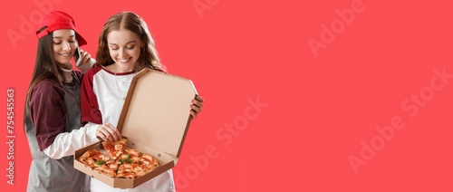 Young girls holding tasty p...