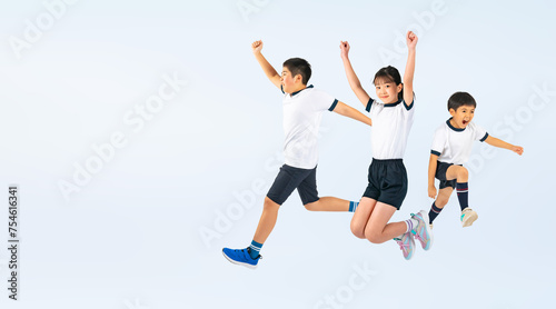 ジャンプする体操服を着た子供達（切り抜き背景透過PNGも販売しております。作成者リンクから「PNG」で検索してください） photo