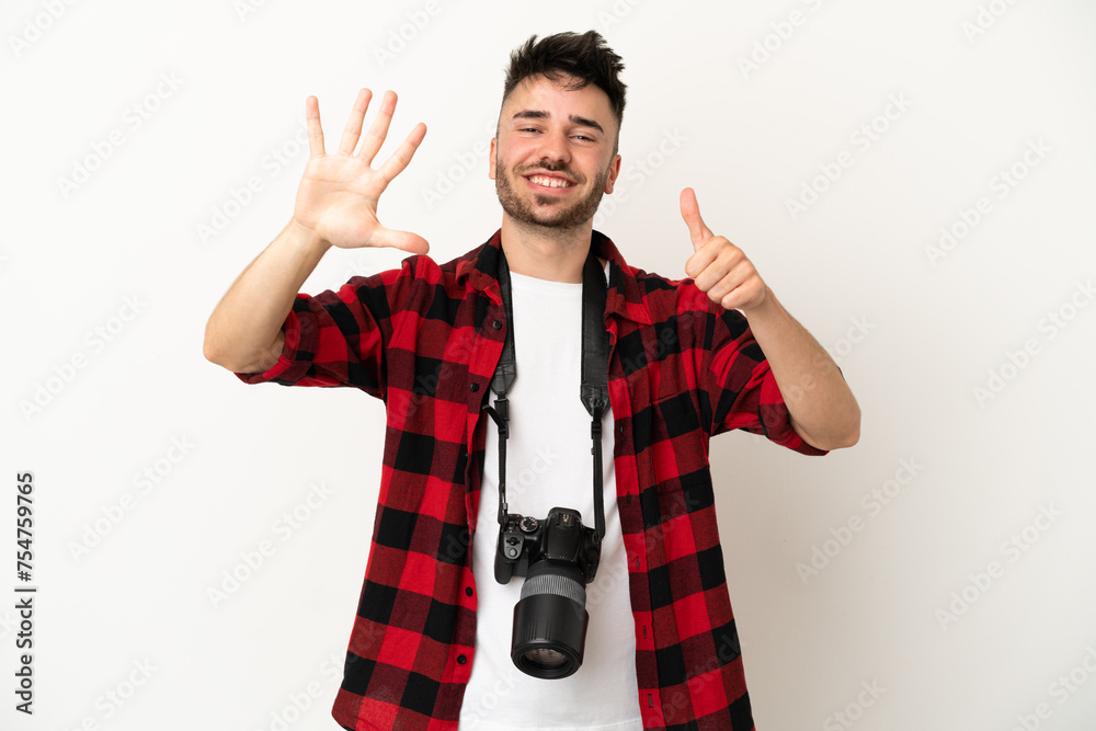 Naklejka premium Young photographer caucasian man isolated on white background counting six with fingers