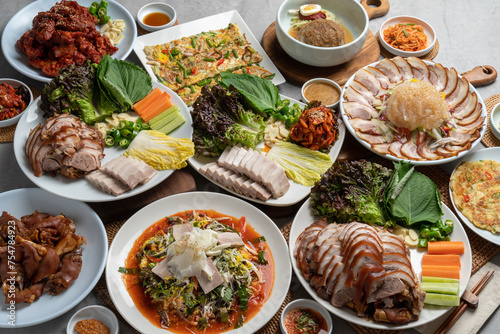 Korean food, jokbal, oriental medicine, pork, boiled pork, cold vegetables, maeyang, tray, noodles, mini, green onion pancake, mung bean pancake, red pepper pancake, side dish, salted shrimp