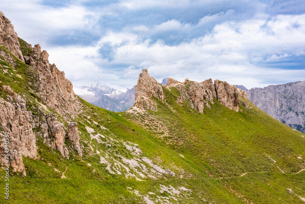 Obraz premium Mountain summer landscape in Dolomite alps