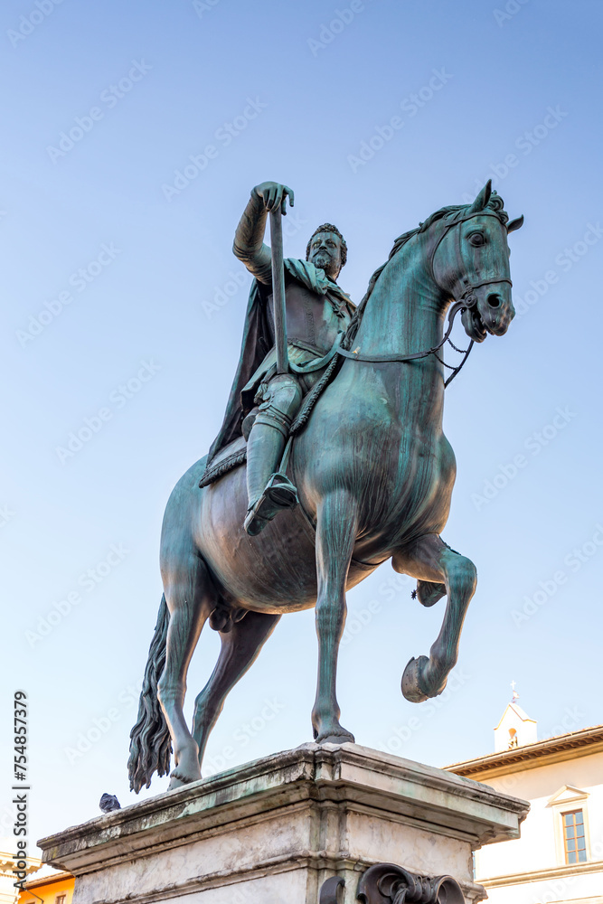Obraz premium Bronze equestrian statue of Cosimo de' Medici at the Piazza della Signoria in Florence, Italy