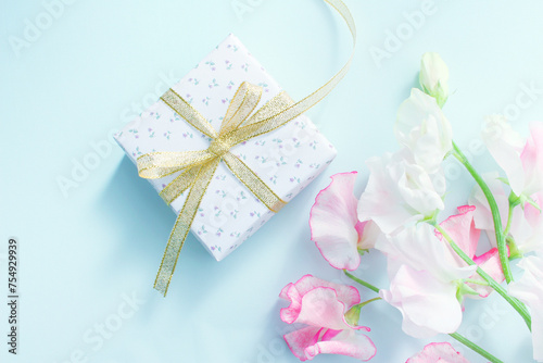 花とプレゼント © tsayoko