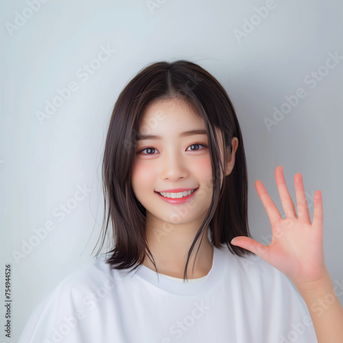 手を振る可愛い女性 photo