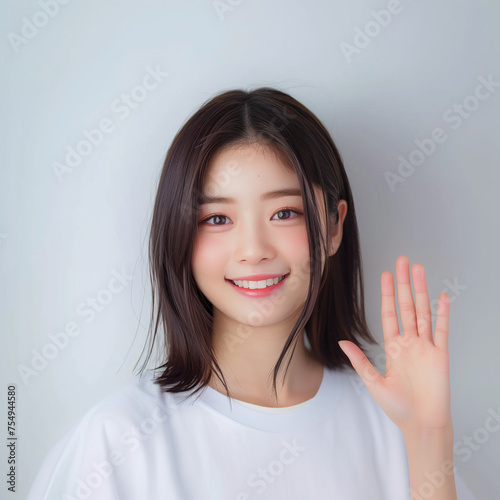 手を振る可愛い女性