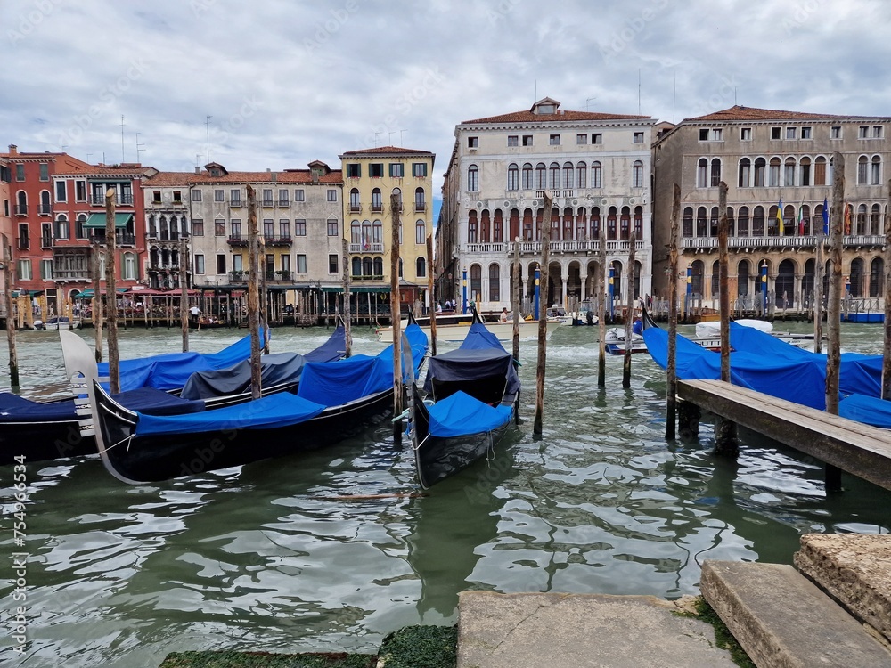 Travelling in Italy.  
  Attractions of Venice. The largest and most beautiful canal in the city.  Postcard views.
