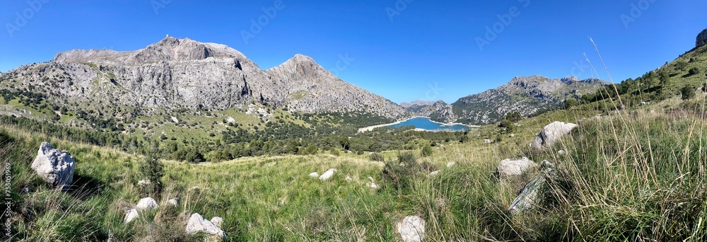 Blick auf den Puig Major und den Stausee Gorge Blau, Mallorca