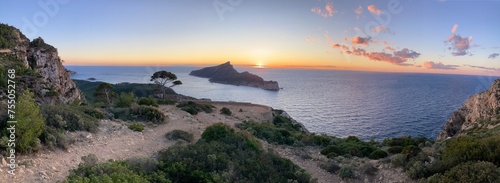 Obraz na płótnie Mallorca und Sa Dragonera bei Sonnenuntergang w salonie