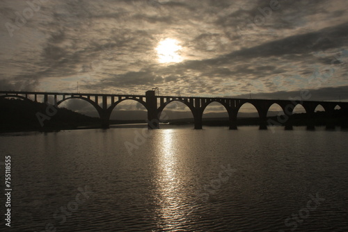 Fototapeta Naklejka Na Ścianę i Meble -  bridge over the river with sunset