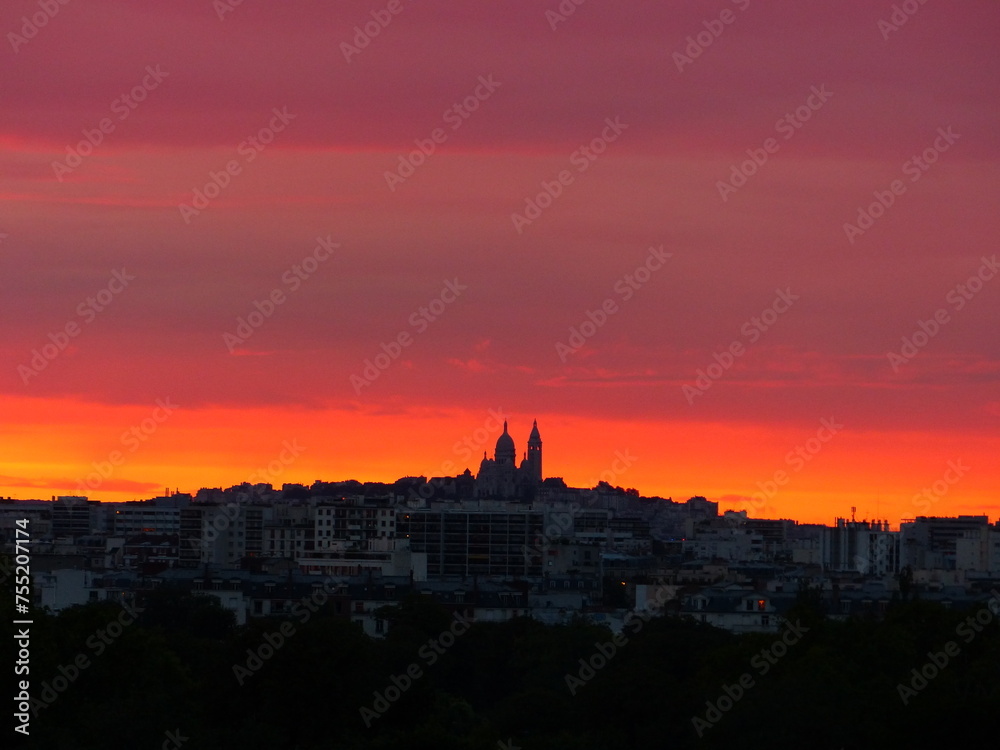 Ciel rose sur Montmartre à Paris