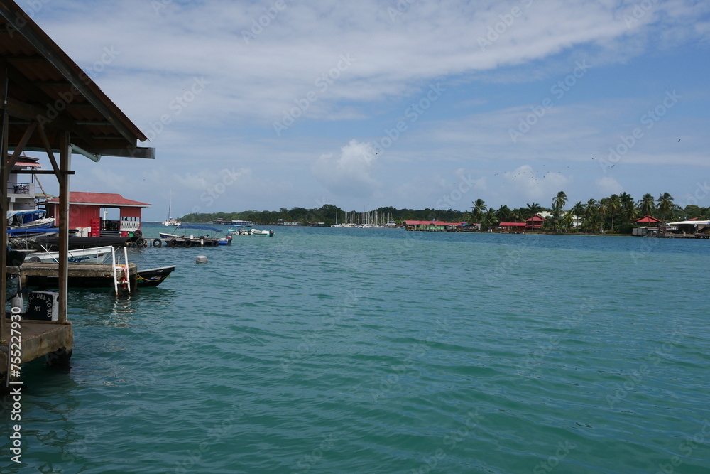 Blick zur Insel Isla Carenero von Bocas del Toro in Panama