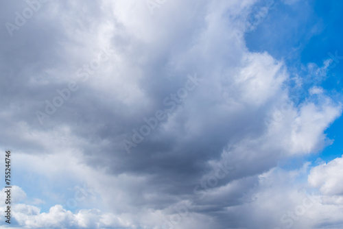 雨の前に