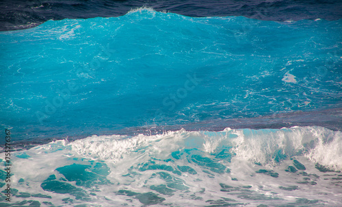 奄美, “寒の戻り”の春の海 © KOSAC