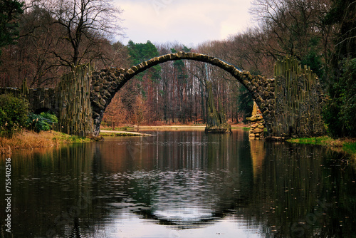 Mystisch - Rakotzbrücke - Teufelsbrücke - Herbst - Brücke - See - Spiegelung - Kromlau - Rhododendron Park - Sachsen - Deutschland - Devil's Bridge - Autumn Landscape - High quality photo photo