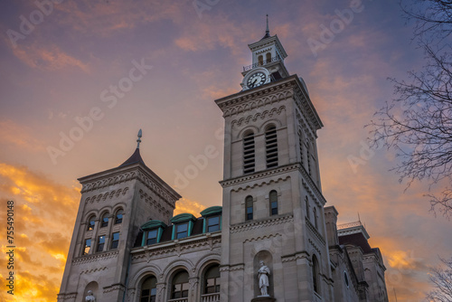 Sunrise over the Knox County Courthouse and Civil War Memorial