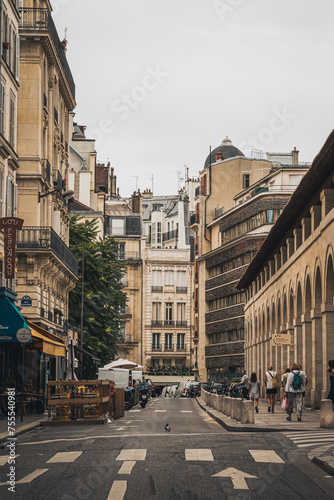 Paris Street © Gili
