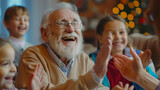 avô feliz e sorridente com surpresa feita pelos netos 