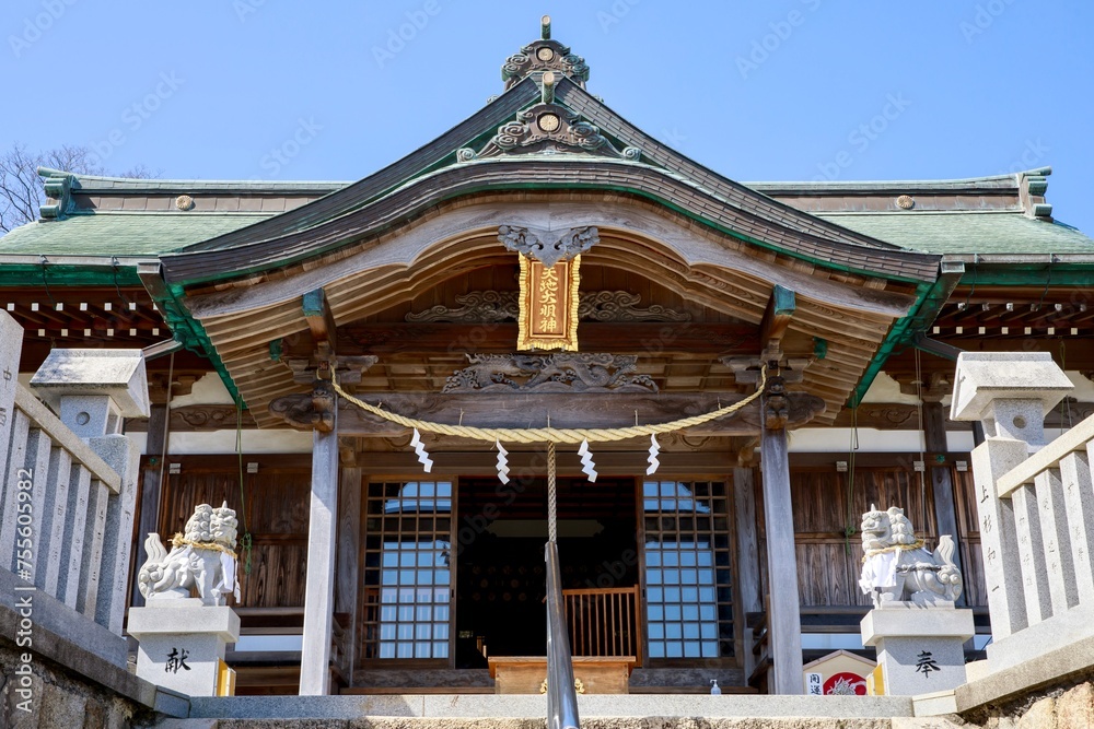 Fototapeta premium 淡路市、石屋神社の拝殿