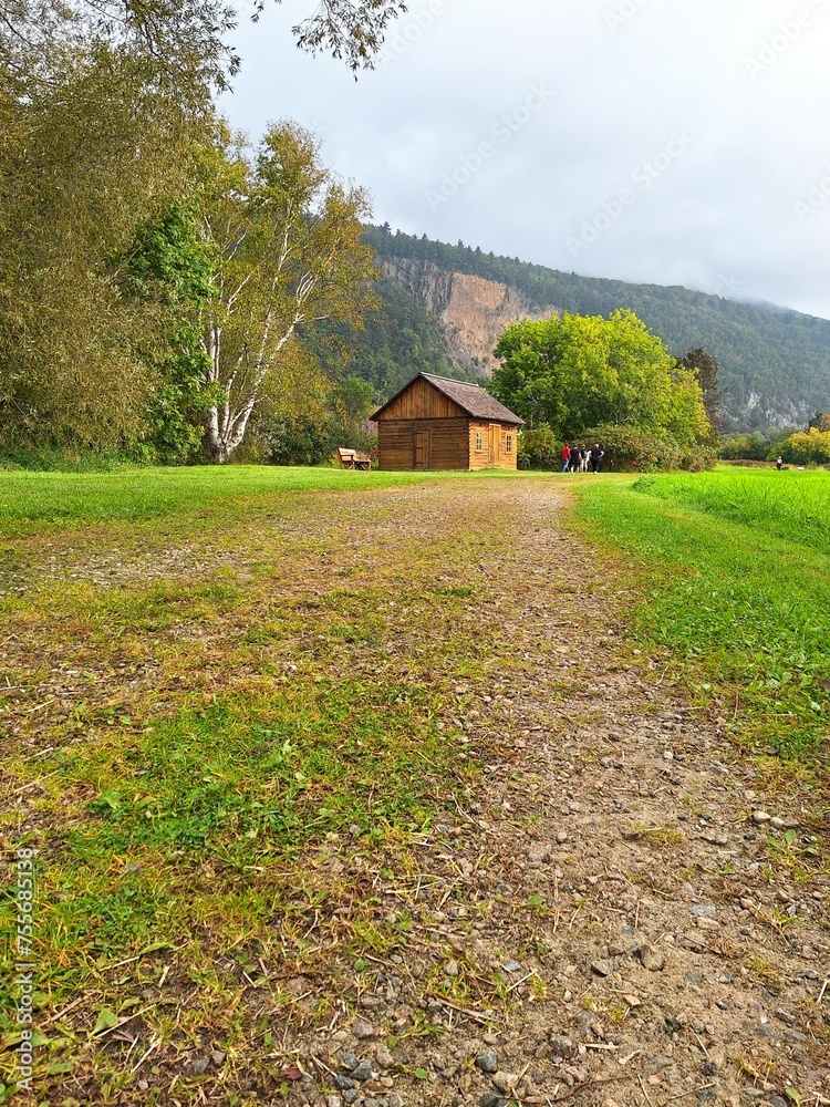Fototapeta premium Small house on Cap Tourmente's trail