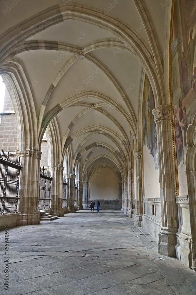 Toledo,  il chiostro della Cattedrale di Santa María de Toledo - Spagna