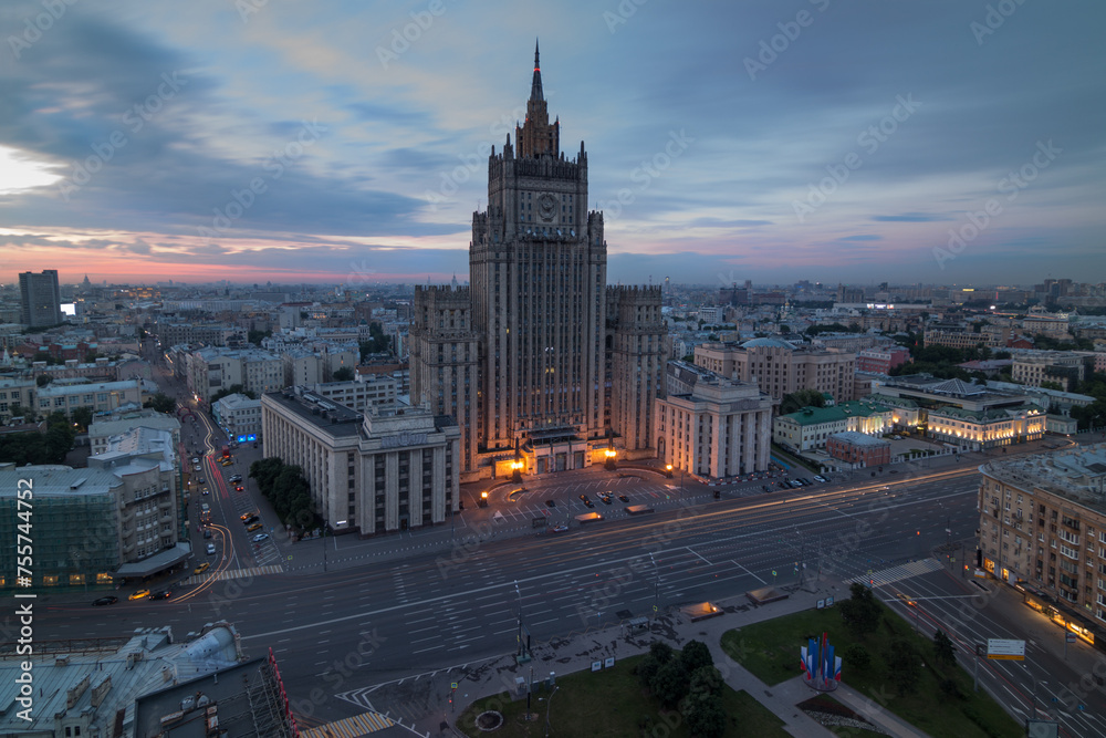 Obraz premium Ministry of Foreign Affairs building (Stalin skyscraper) during morning in Moscow, Russia