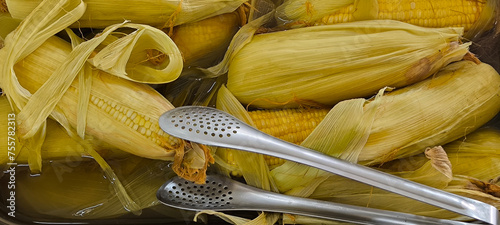 Foto Boiled corn in the restaurant is ready to eat.