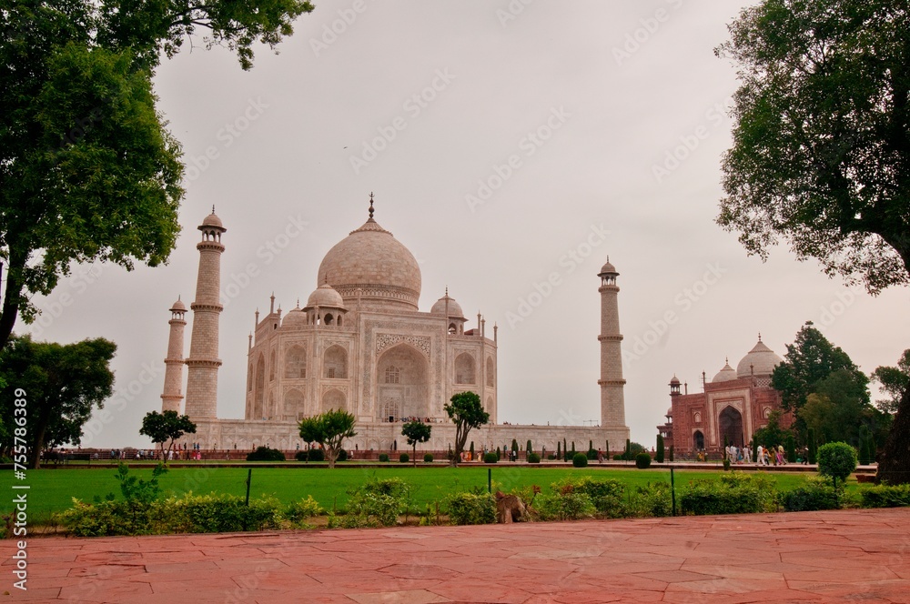 Taj Mahal ivory-white marble mausoleum Best Example of Mughal architecture in 17th Century with a blend of Indian, Persian, and Islamic styles